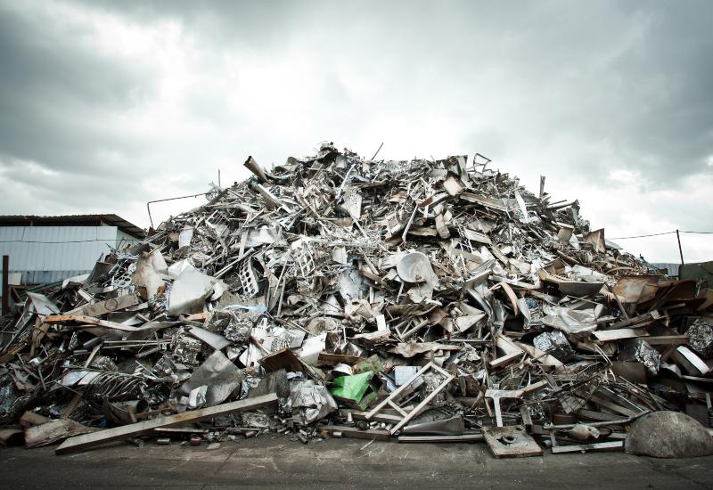 Managing Stacks of Aluminum for Recycling in Vancouver